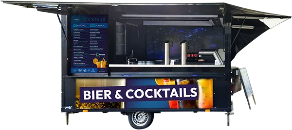Cocktail Booster Ausschankwagen mit geöffneten Verkaufsklappen und der Aufschrift „Bier & Cocktails“